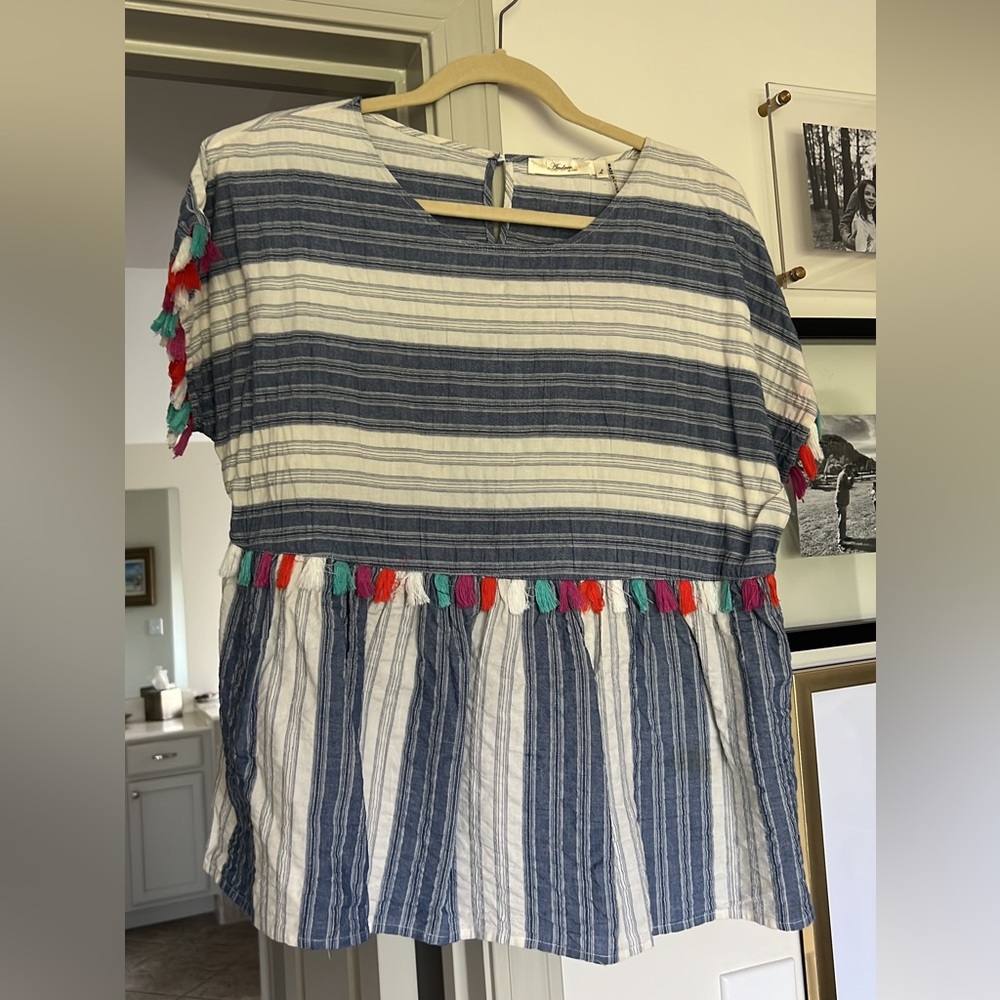 🌈Super fun striped peplum top with tassel detailing! Sz. L